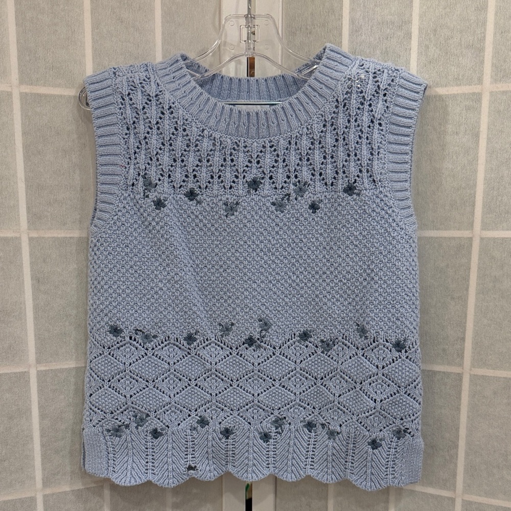 Abercrombie Kids Girls Blue Sleeveless Knit Vest Floral Accents Sz 7/8